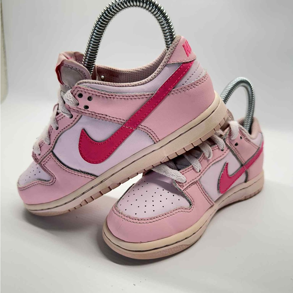 Nike Pink Sneakers Low-Top Classic Design